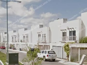 Vive o Invierte a Pasos de Av. Huayacán: Propiedad Adjudicada en SM 317, Cancún