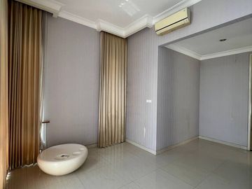 Rumah mewah Pakuwon City cluster Malibu Beach ex rumah contoh