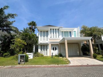 Rumah mewah Pakuwon City cluster Malibu Beach ex rumah contoh