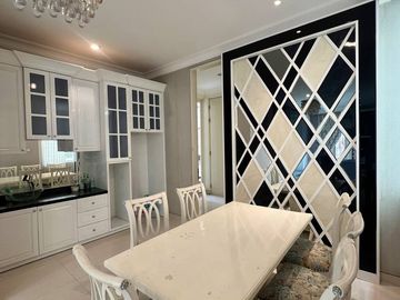 Rumah mewah Pakuwon City cluster Malibu Beach ex rumah contoh