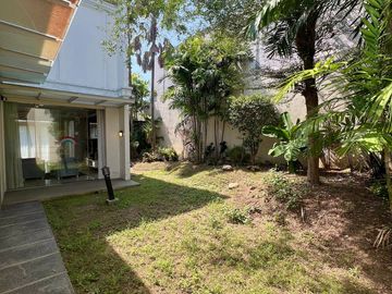 Rumah mewah Pakuwon City cluster Malibu Beach ex rumah contoh