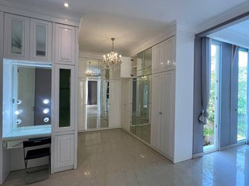 Rumah mewah Pakuwon City cluster Malibu Beach ex rumah contoh