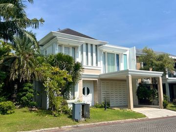 Rumah mewah Pakuwon City cluster Malibu Beach ex rumah contoh