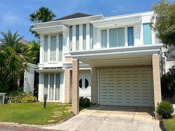 Rumah mewah Pakuwon City cluster Malibu Beach ex rumah contoh