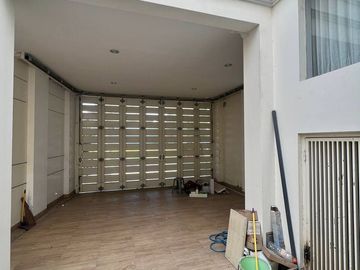 Rumah mewah Pakuwon City cluster Malibu Beach ex rumah contoh