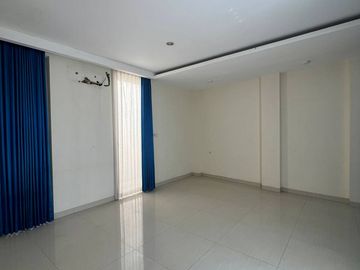 Rumah mewah Pakuwon City cluster Malibu Beach ex rumah contoh