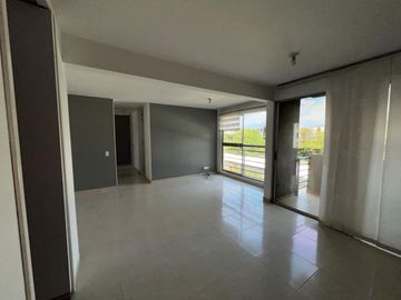 SE ALQUILA CUARTO PISO EN COLORES DE SANTA SOFIA