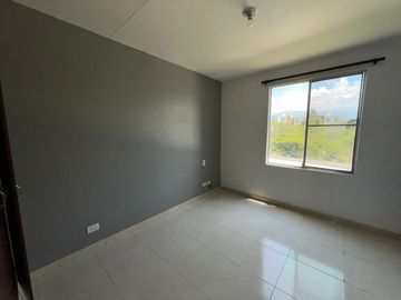 SE ALQUILA CUARTO PISO EN COLORES DE SANTA SOFIA