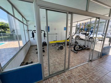 SE ALQUILA CUARTO PISO EN COLORES DE SANTA SOFIA