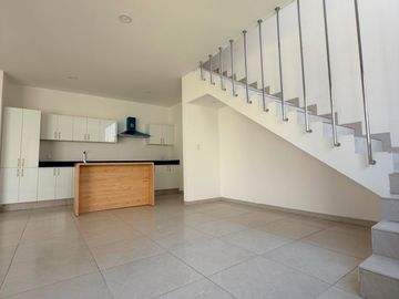 CASA NUEVA EN LOMAS TRUJILLO