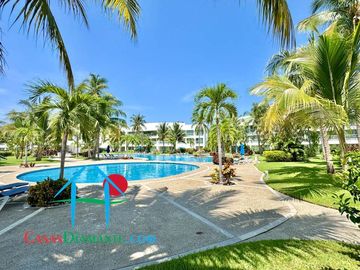 2 recámaras, terraza con salida al jardín y las áreas comunes