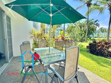 2 recámaras, terraza con salida al jardín y las áreas comunes