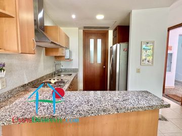 2 recámaras, terraza con salida al jardín y las áreas comunes