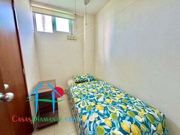 2 recámaras, terraza con salida al jardín y las áreas comunes