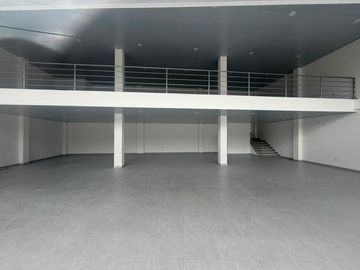 SE ARRIENDA LOCAL COMERCIAL PARA ESTRENAR