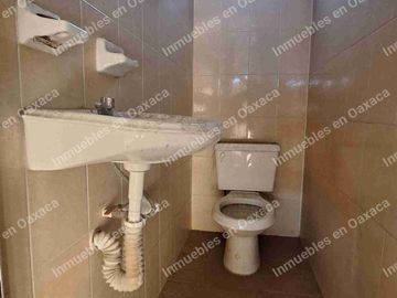 SE RENTA TALLER DE LAVADO Y LUBRICACION CON LOCAL COMERCIAL Y OFICINAS