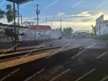 SE RENTA TALLER DE LAVADO Y LUBRICACION CON LOCAL COMERCIAL Y OFICINAS