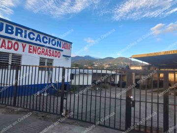 SE RENTA TALLER DE LAVADO Y LUBRICACION CON LOCAL COMERCIAL Y OFICINAS