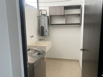VENDO CASA CERCA DE PLAZA EL DORADO EN RESIDENCIAL CUMBRES