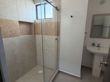 VENDO CASA CERCA DE PLAZA EL DORADO EN RESIDENCIAL CUMBRES