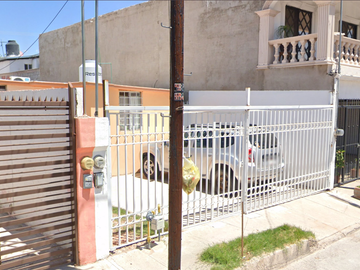 Casa en venta en Chihuahua, Col. Los girasoles