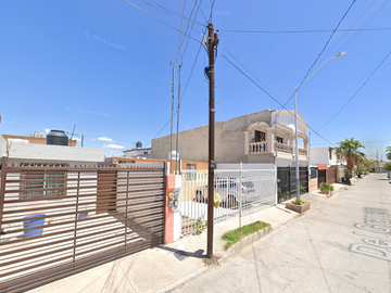 Casa en venta en Chihuahua, Col. Los girasoles