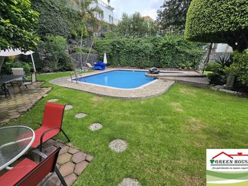 VENTA HERMOSA RESIDENCIA CON GRAN JARDÍN Y ALBERCA, EN EXCELENTE ESTADO DE CONSERVACIÓN