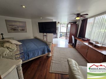 VENTA HERMOSA RESIDENCIA CON GRAN JARDÍN Y ALBERCA, EN EXCELENTE ESTADO DE CONSERVACIÓN