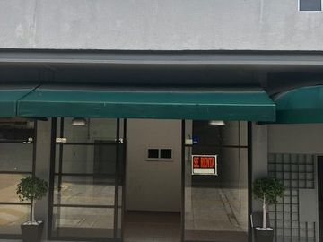 LOCAL COMERCIAL DE 23 M2, DENTRO DE UNA PLAZA SOBRE AVDA. TOLUCA
