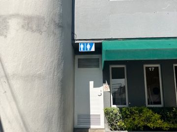 LOCAL COMERCIAL DE 23 M2, DENTRO DE UNA PLAZA SOBRE AVDA. TOLUCA