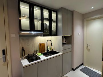 Apartemen Amor Connecting Pakuwon City Mall lantai 29 Fully Furnish tipe 2 bedroom view Pool