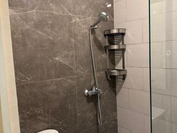 Apartemen Amor Connecting Pakuwon City Mall lantai 29 Fully Furnish tipe 2 bedroom view Pool
