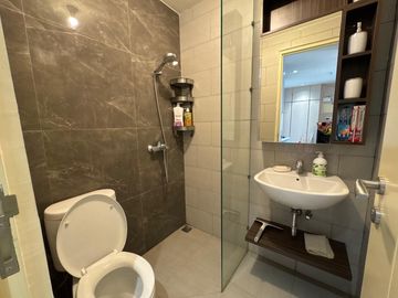 Apartemen Amor Connecting Pakuwon City Mall lantai 29 Fully Furnish tipe 2 bedroom view Pool
