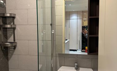 Apartemen Amor Connecting Pakuwon City Mall lantai 29 Fully Furnish tipe 2 bedroom view Pool