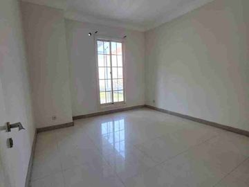 Rumah Citraland Utama Raffles Garden Bagus