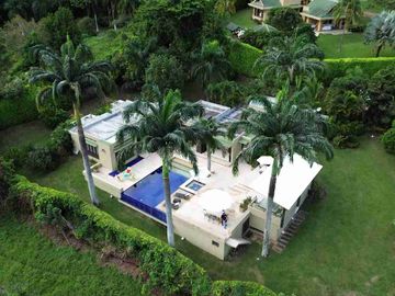 VENDO ESPECTACULAR Y EXCLUSIVA CASA EN CONJUNTO CERRADO ANAPOIMA CUNDINAMARCA