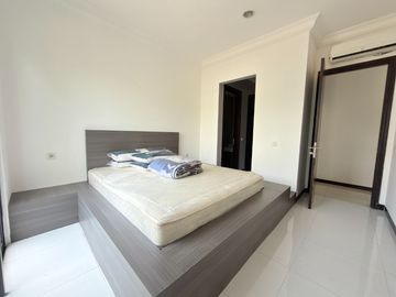 Mewah!! Rumah Premium Luas 200M BSD City di Jadeite De Park Semi Furnished With Pool Inside