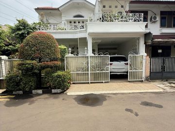 Rumah 2 Lantai Cantik dan Mewah di Beji Depok!