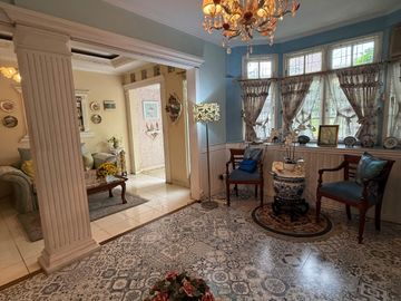 Rumah 2 Lantai Cantik dan Mewah di Beji Depok!