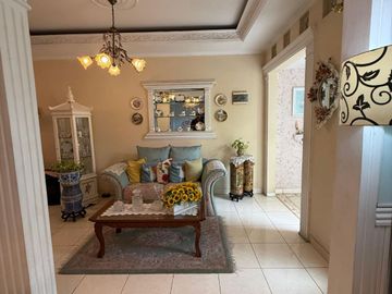 Rumah 2 Lantai Cantik dan Mewah di Beji Depok!