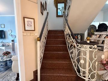 Rumah 2 Lantai Cantik dan Mewah di Beji Depok!