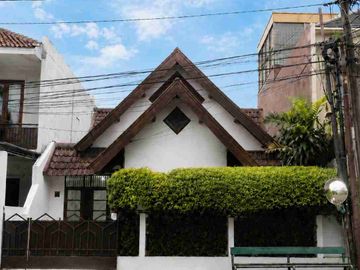 Dijual cepat rumah siap huni lokasi strategis di Sektor 3 Bintaro