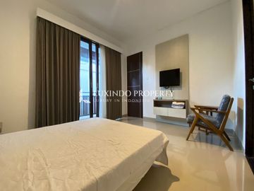 DISEWAKAN TAHUNAN VILLA DENGAN 3 KMAAR TIDUR DI UMALAS