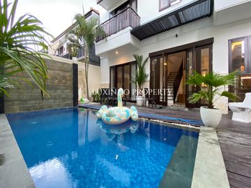 DISEWAKAN TAHUNAN VILLA DENGAN 3 KMAAR TIDUR DI UMALAS