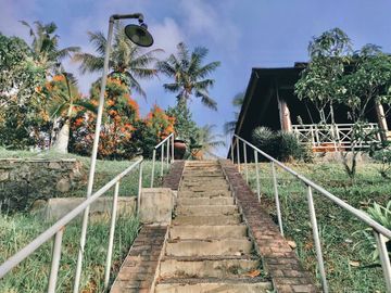 Dijual Villa dan Lahan Outdoor Luas di Sukabumi