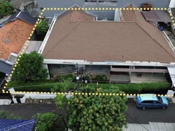 DIJUAL RUMAH ASRI HALAMAN BELAKANG BESAR DIAP HUNI  DI JL BENDI KEBAYORAN LAMA, JAKARTA SELATAN