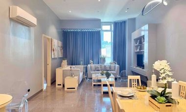 FOR LEASE!! 4-BEDROOMS w/ Parking at The Luxe Residences