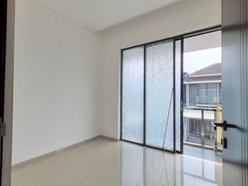 Jual Rumah 2 Lantai Siap Huni Di Golden Park 2 Dekat Akses Stasiun KRL Cisauk, Tol Serpong-Balaraja, AEON Mall BSD Dan Kawasan Strategis BSD Lainnya