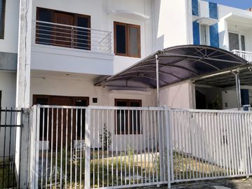 Minimalis Rumah Villa Valensia Selangkah ke Pakuwon Mall