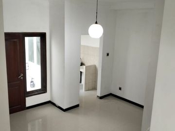 Minimalis Rumah Villa Valensia Selangkah ke Pakuwon Mall